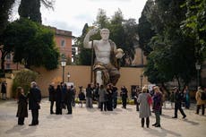 Réplica colosal del emperador Constantino se alza sobre Roma, recreada por tecnología 3D