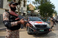 Al menos 24 muertos en ataques a oficinas políticas antes de las elecciones en Pakistán