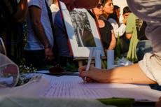 Cientos de chilenos rinden homenaje al expresidente Sebastián Piñera