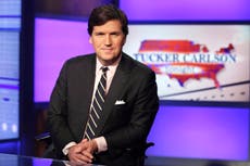 Rusia afirma que el exconductor de Fox News Tucker Carlson entrevistó a Vladímir Putin