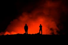 Volcán en erupción en Islandia amenaza una localidad cercana