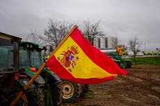 Agricultores españoles protestan por 4to día contra políticas de la UE, competencia