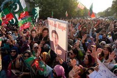 Aliados de ex primer ministro paquistaní ganan la mayor cantidad de escaños en el parlamento