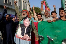 Pakistán: seguidores de Khan y otros partidos cortan autopistas en protesta por resultado electoral