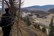 Trabajadores de una mina de oro en Turquía atrapados bajo tierra tras deslave