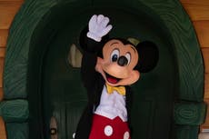 Artistas que dan vida a personajes de Disneyland buscan sindicalizarse