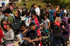 ¿A qué se debe el descenso en el número de cruces de migrantes en la frontera sur de EEUU?