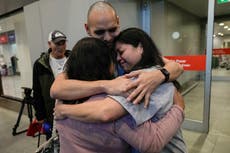 Niños adoptados ilegalmente durante dictadura en Chile se reencuentran con familias biológicas