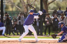 Ohtani realiza su primera práctica de bateo con los Dodgers tras cirugía de codo