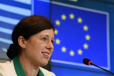 La UE da la bienvenida a plan de Polonia para abordar preocupaciones sobre retroceso democrático