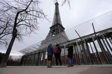 Empleados en huelga cierran la Torre Eiffel en París
