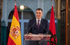 Presidente del gobierno español se reúne con rey de Marruecos; hablan de migración y guerra en Gaza