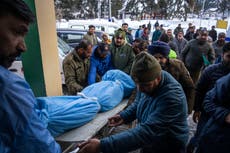 Muere esquiador ruso en avalancha en Cachemira; rescatan a 5 personas