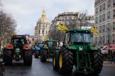 Agricultores franceses regresan a París en sus tractores para una nueva protesta