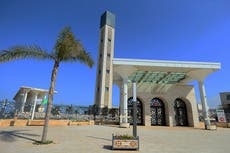 Argelia inaugura la mayor mezquita de África, encargada por el expresidente derrocado