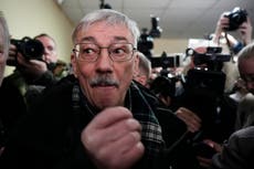 Corte rusa condena a 30 meses a colíder de grupo de derechos por criticar la guerra en Ucrania