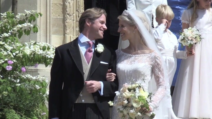 Thomas Kingston le dirige una sonrisa cariñosa a lady Gabriella Windsor en un video de su boda que resurgió tras la repentina muerte