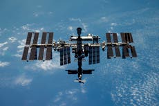 Funcionarios rusos dicen que fuga de aire en Estación Espacial Internacional no representa peligro
