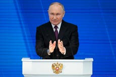 Putin rinde homenaje a la unidad nacional rusa mientras la guerra se recrudece en Ucrania