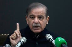 Parlamentarios eligen a Shehbaz Sharif como primer ministro de Pakistán entre protestas en la cámara