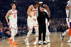 Knicks pierden a Jalen Brunson por lesión de rodilla, pero vencen 107-98 a Cavaliers