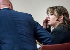 Jurado escucha argumentos finales en juicio a supervisora de armas involucrada en tiroteo de Baldwin