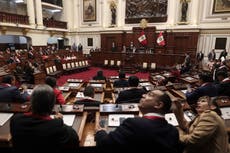 Congreso de Perú remueve a dos electores de magistrados en medio de preocupación internacional