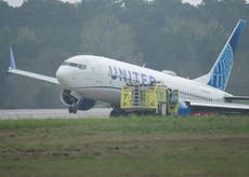 Avión de United Airlines se sale de la pista de aeropuerto en Houston