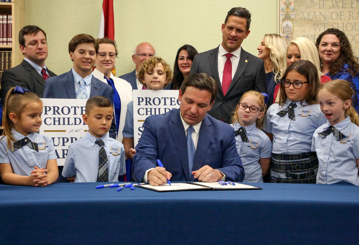 Docentes de Florida pueden hablar sobre orientación sexual bajo un acuerdo sobre ley “No digas gay”