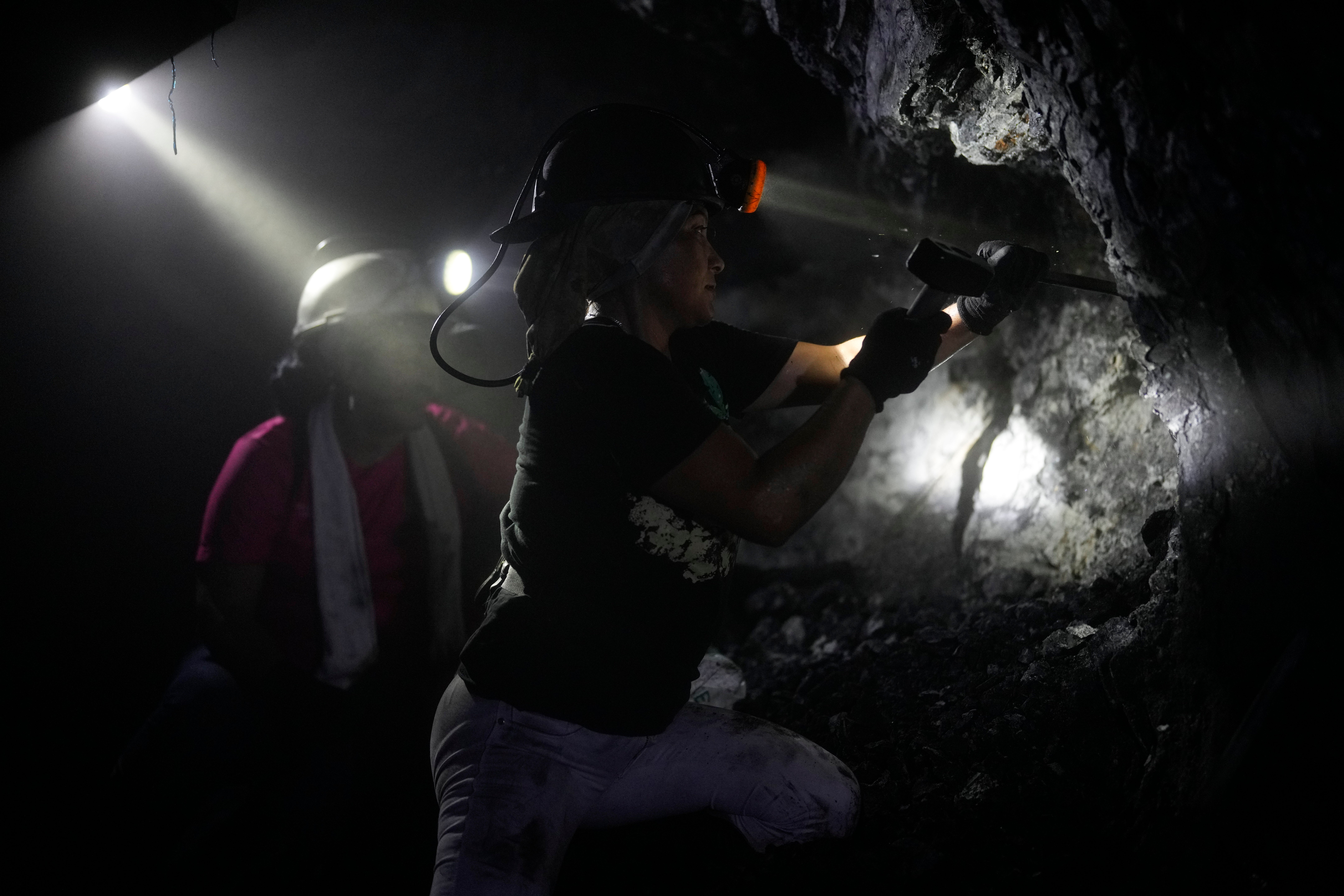 COLOMBIA-MINERÍA ESMERALDAS MUJERES