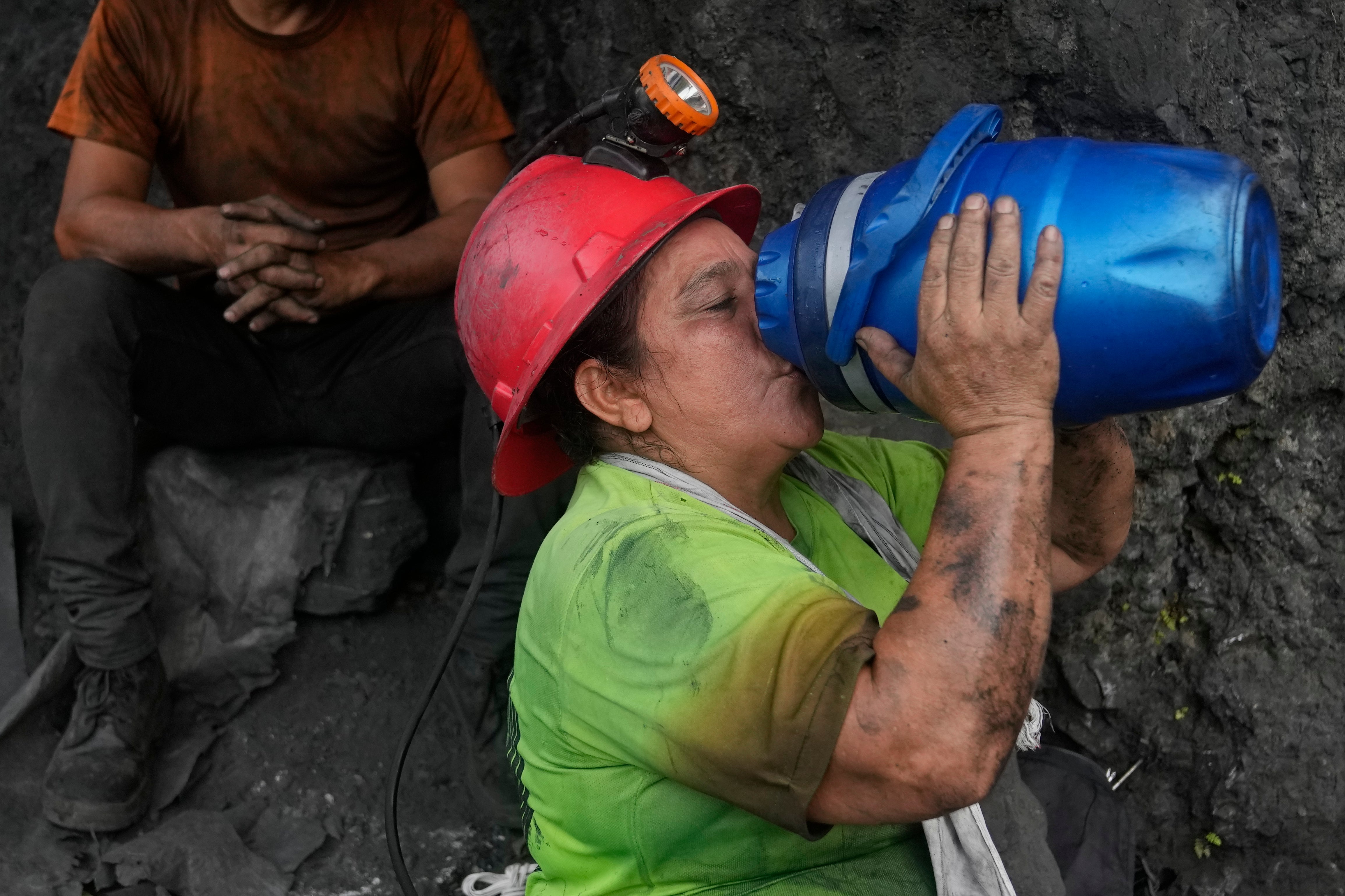 COLOMBIA-MINERÍA ESMERALDAS MUJERES