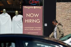 Número de estadounidenses que solicitan ayuda por desempleo se mantiene bajo