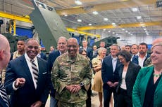 Máximo jefe militar de EEUU visita fábricas de armas y subraya necesidad de armar a Ucrania