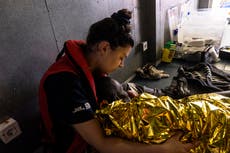 Barco de rescate salva a 135 migrantes, pero se le asigna un puerto distante en Italia