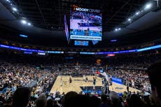 Con 31 puntos de Jokic, Nuggets ganan 117-106 a Spurs frente a entrada récord en la capital de Texas