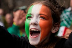 Gente de todo EEUU celebra la herencia irlandesa con desfiles por el Día de San Patricio
