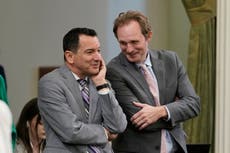 ¿Qué hace feliz a la gente? Legisladores de California quieren descubrirlo