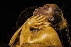 Daymé Arocena hace transformaciones musicales y personales con “Alkemi”