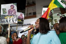 La primera mujer que opta a la presidencia en años inspira esperanza en Senegal
