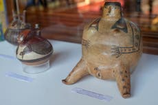 Perú muestra bienes culturales, incluidos textiles y cerámicas, repatriados de Europa y EEUU