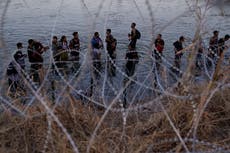 Cómo funcionaría el plan de Texas para detener y deportar a migrantes por entrada ilegal