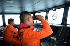 Indonesia localiza barco que naufragó con docenas de rohinya a bordo e inicia rescate