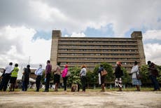 Médicos keniatas dejan de atender urgencias en hospitales públicos en su segunda semana de huelga