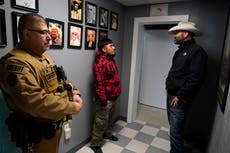 Agentes policiales de Texas se preguntan cómo implementarán ley de detención de migrantes