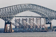 Puente Francis Scott Key de Baltimore se derrumba tras golpe de un barco y varios autos caen al agua