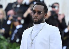 Entre estrellas y excesos: lo que un infiltrado vio en una fiesta de P. Diddy en 1999