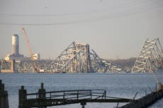 Inicia retiro de escombros de puente derribado por carguero en Baltimore