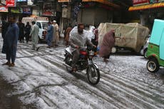 Ocho muertos, en su mayoría menores, a causa de fuertes lluvias en el noroeste de Pakistán