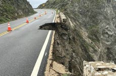 Reabren circulación en autopista escénica de California tras derrumbe de un carril por las lluvias