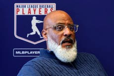 Tony Clark, líder del sindicato de jugadores de béisbol, casi duplica su salario el año pasado